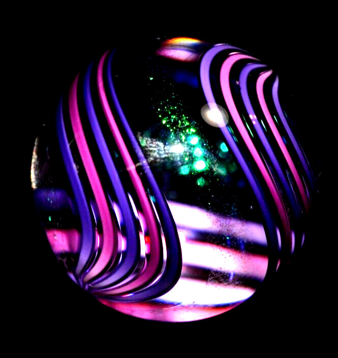 JAMES ALLOWAY GLASS MARBLE/1.270″DICHROIC PURPLE SWIRL #3349-BOYSENBERRY,LAVENDR