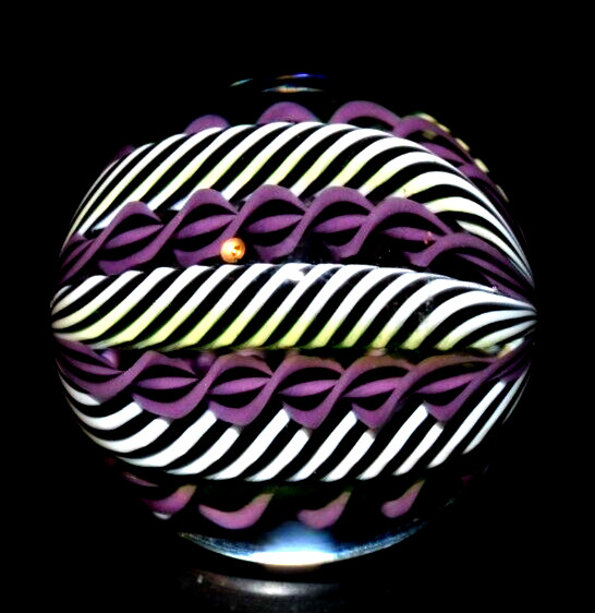 JOSHUA JUSTICE GLASS MARBLE/1.038″10 CANE BLACKLIGHT-NEON GREEN UNDER BLACKLIGHT