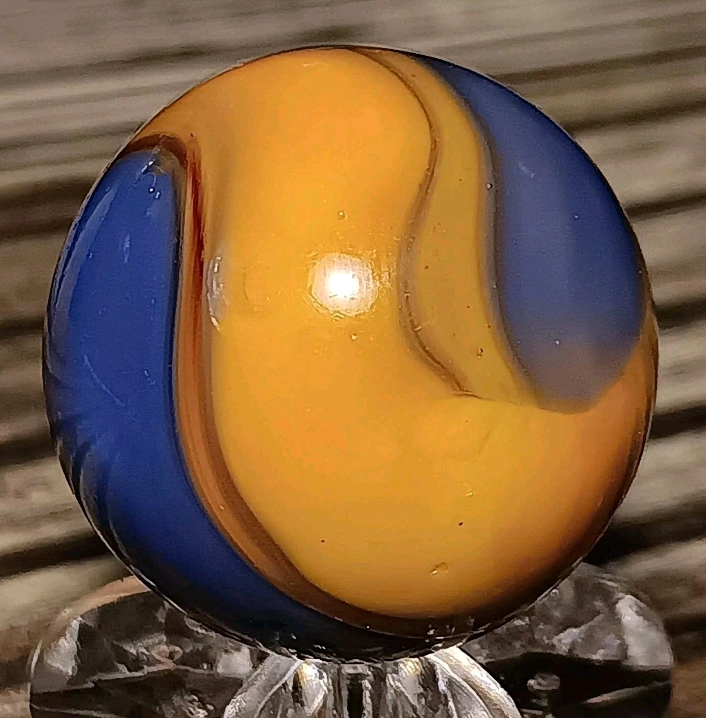 Akro Agate “Jolly Rodgers” Corkscrew Marble. .89″ NM+ HTF – BIG BOY
