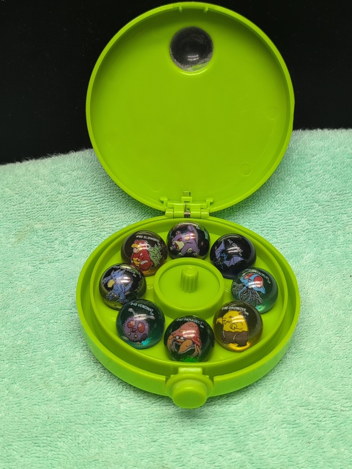 Pokemon BEEDRILL #15 Collector Marbles & Case With Tray & Magnifying Lens