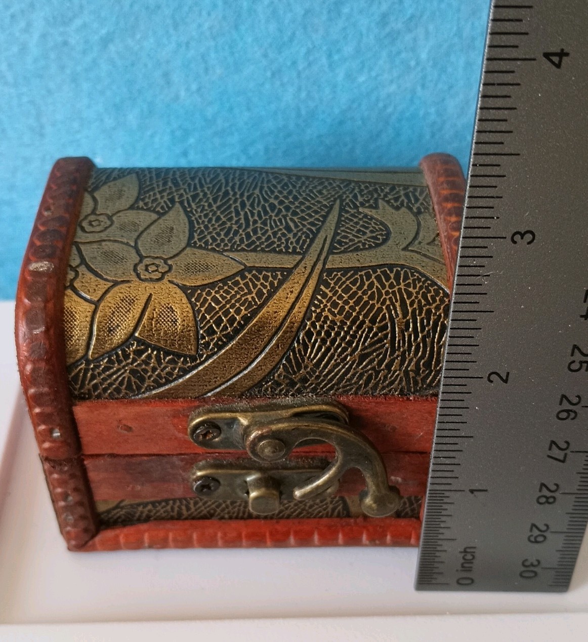 Glowy Marbels In Mini Wooden Chest With Latch