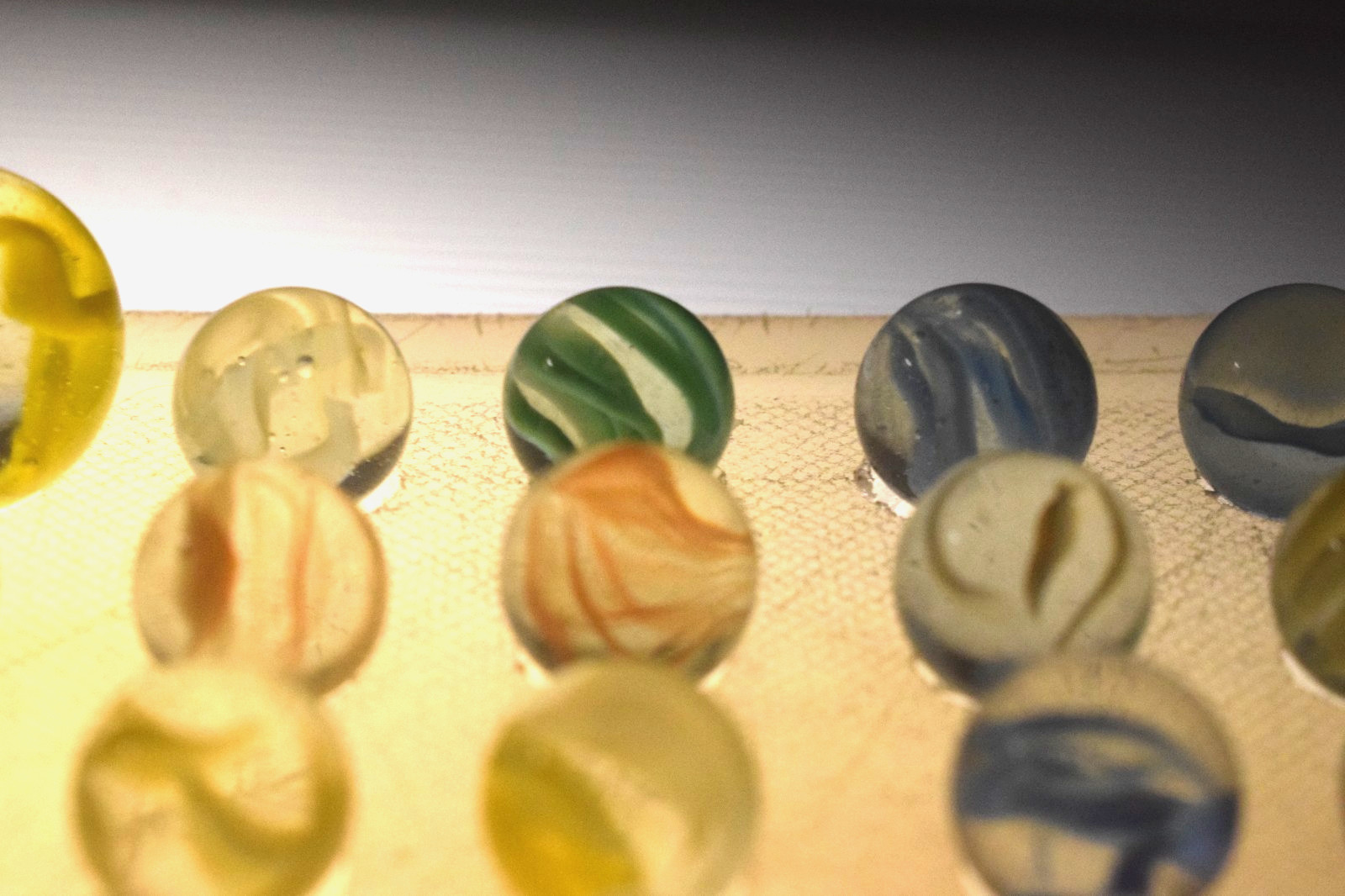 VITRO AGATE MARBLES CATS EYE 6 VEIN CAGE 69PC MIXED LOT PLUS ONE YELLOW SHOOTER