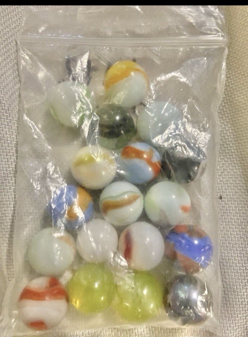 Lot Of Over 800 Marbles *From Pee Wee To Shooters*