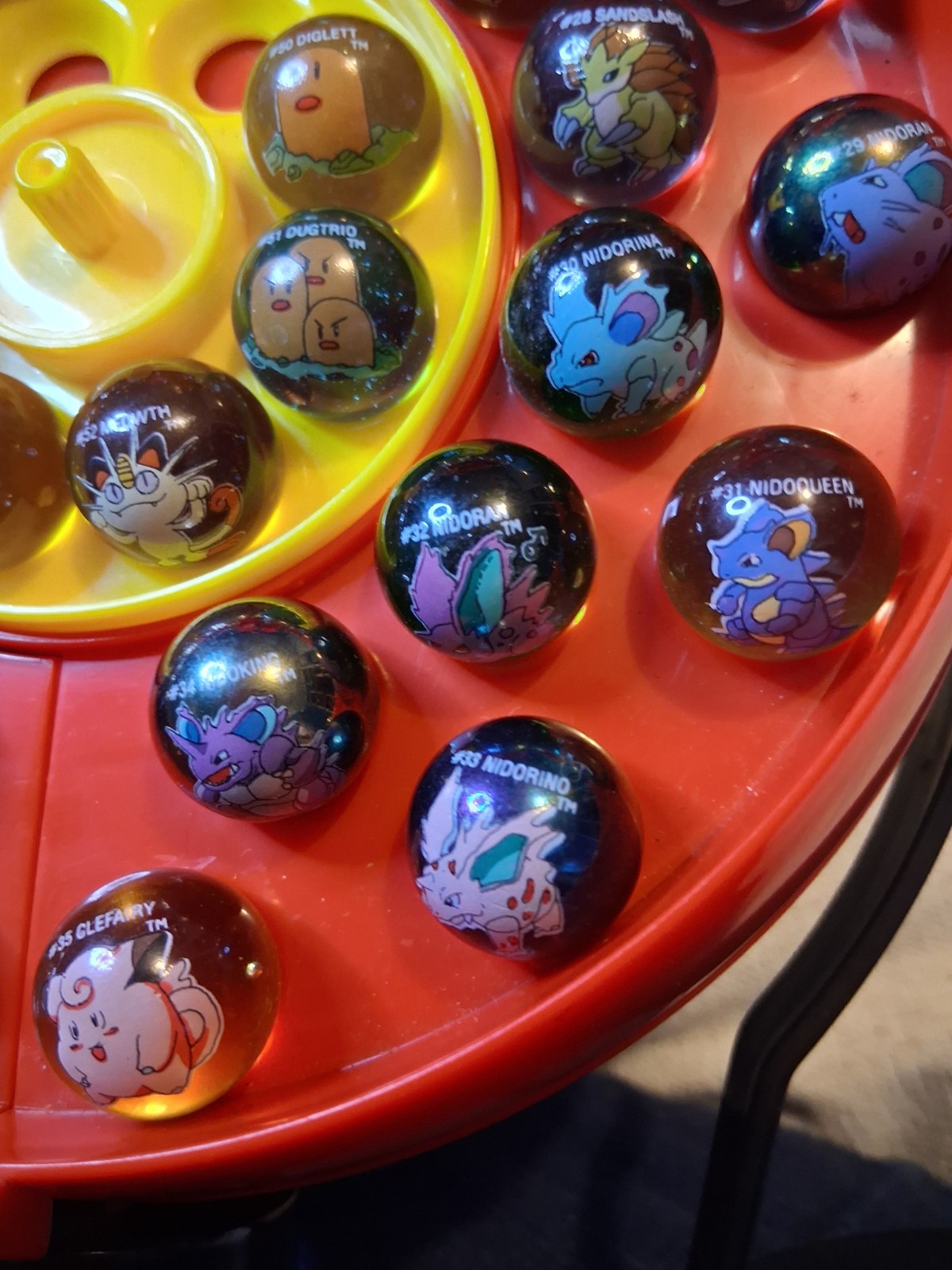 Pokémon Vintage 1999 Glass Character Marbles Set Of 125 w/ Poké Ball Carry Case