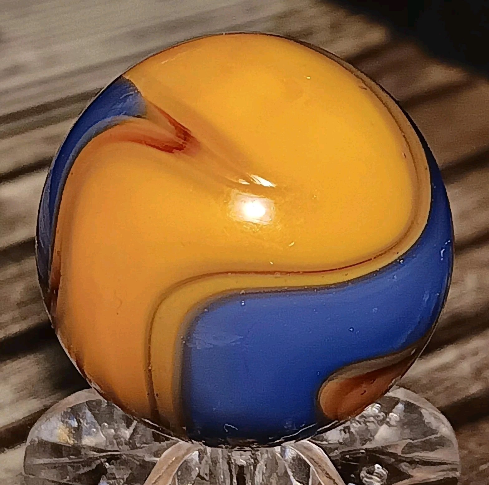 Akro Agate “Jolly Rodgers” Corkscrew Marble. .89″ NM+ HTF – BIG BOY