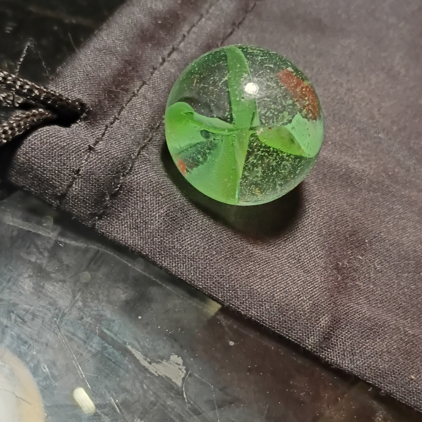 Single Glass Toy Marble, Green Cat’s Eye Swirl Design, Ages 4-7 to 17+ Years