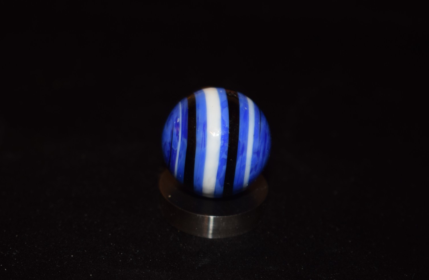 Handblown Glass Akro 🔵⚪⚫ Spiral Toy Marble Shooter Size Approx 1.00″=25mm Mint