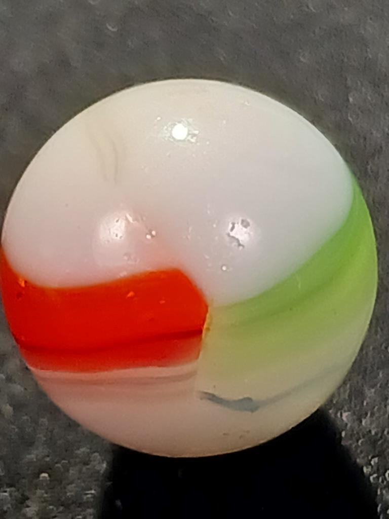 Vitro Agate .55″ Christmas Tri-Lite Red Green White Near Mnt Serious Marble A216