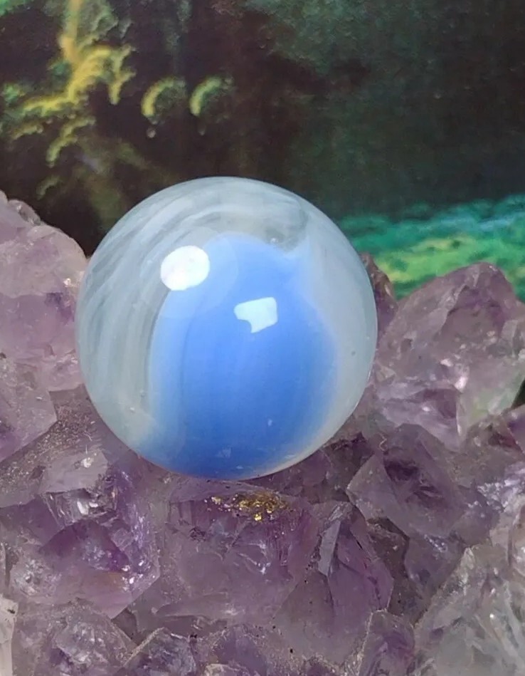 Bright Robin Blue & White VITRO Conqueror Patch Glass Vintage Marbles NM+ .62″