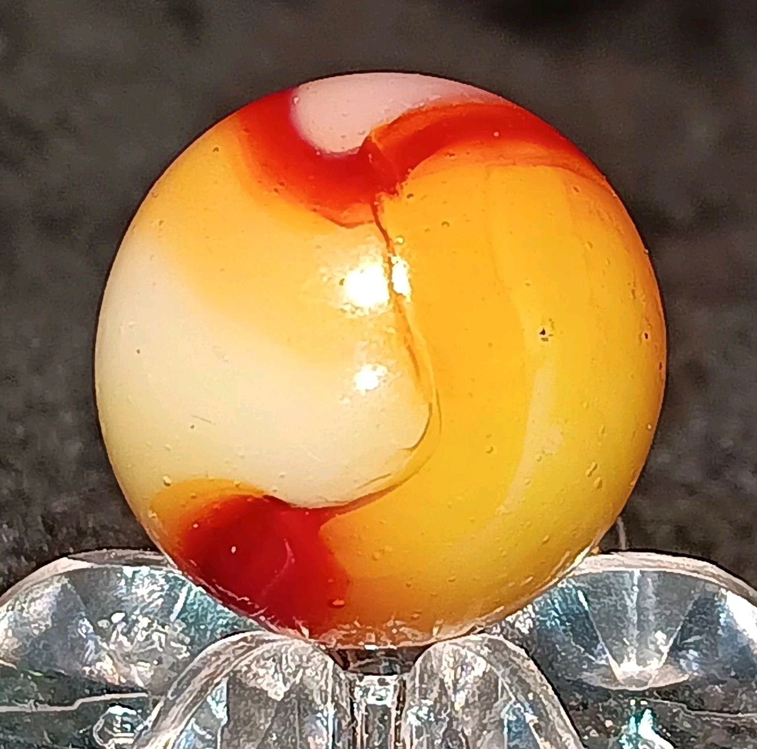 Peltier “Bloody” Rainbo Marble. 5/8″ Mint(-). Uv Active