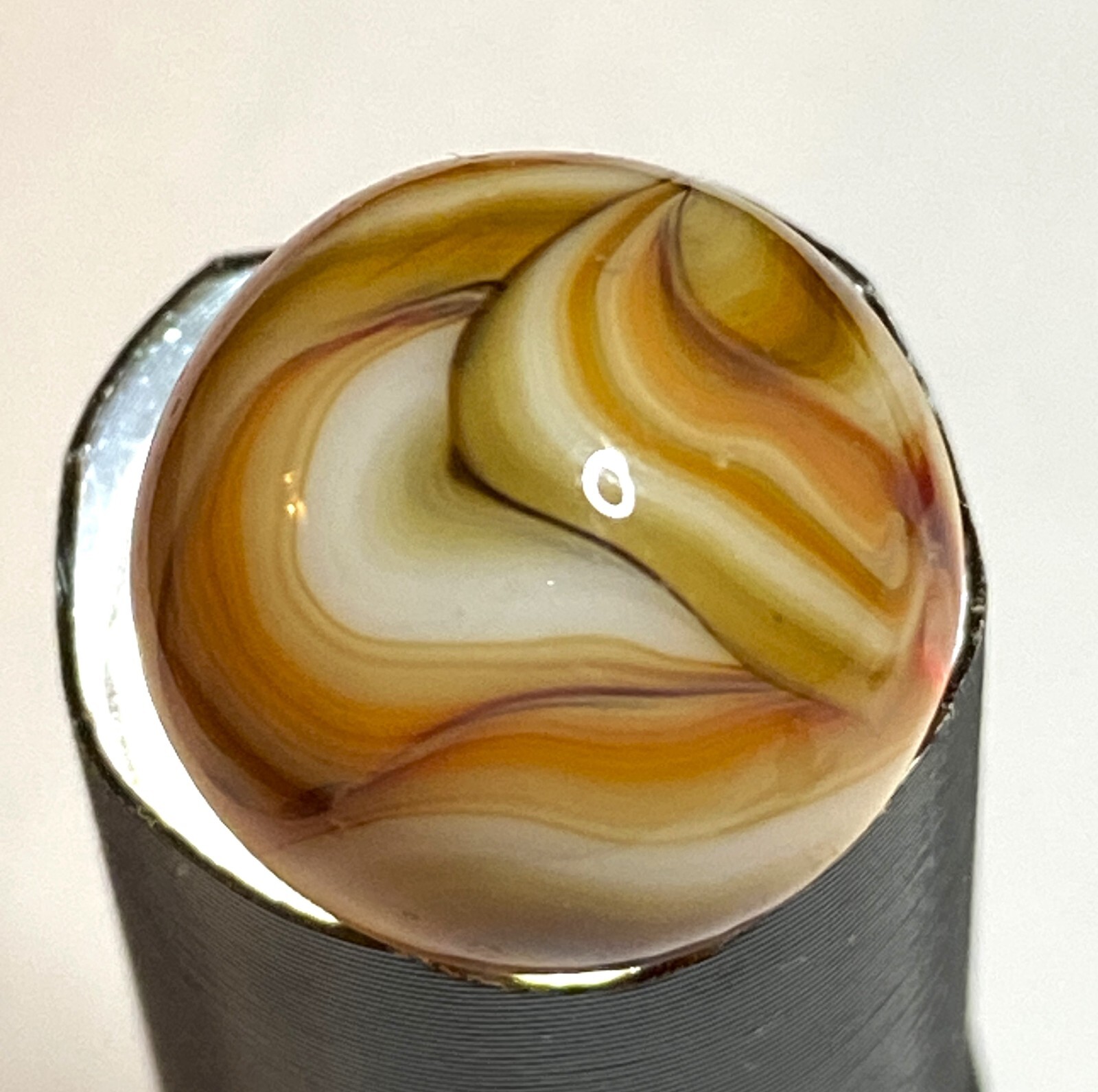 OLDER CHAMPION AGATE OPAQUE BASE WHITE BASE SWIRL NM+/- .60″ M256