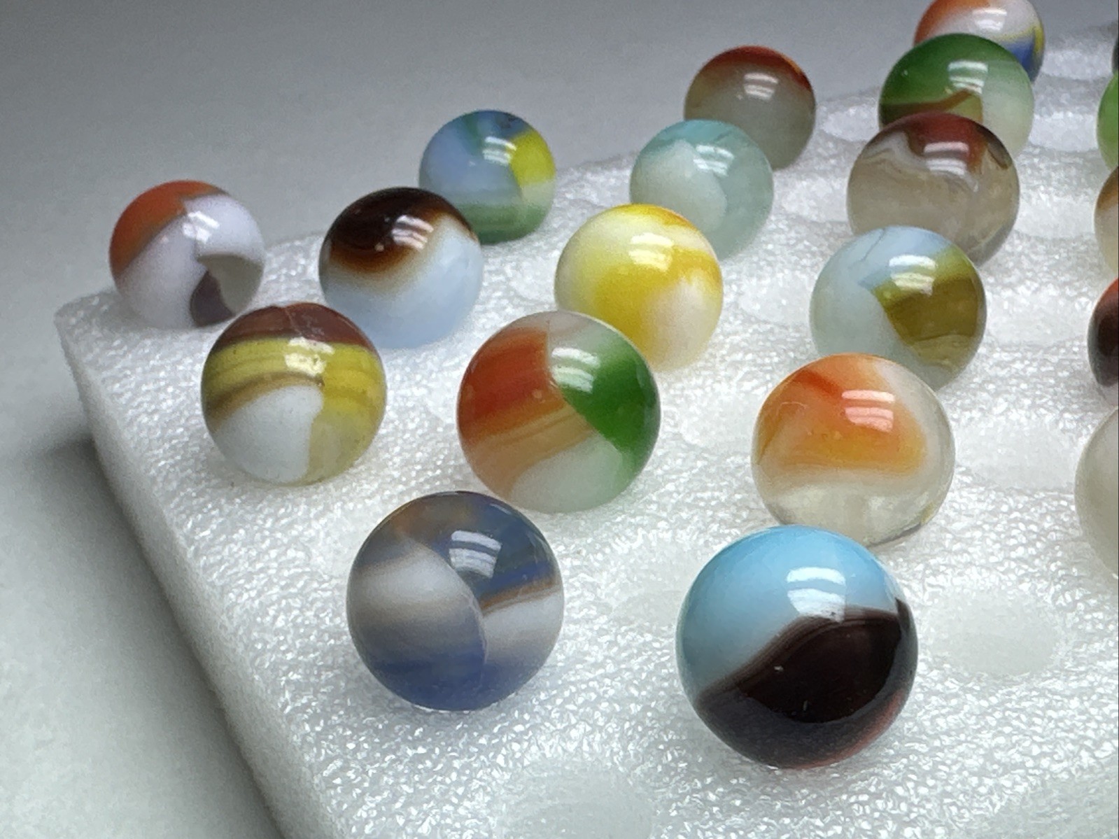 273 Awesome Mixed Lot Of 30 Vintage Vitro Agate Marbles!