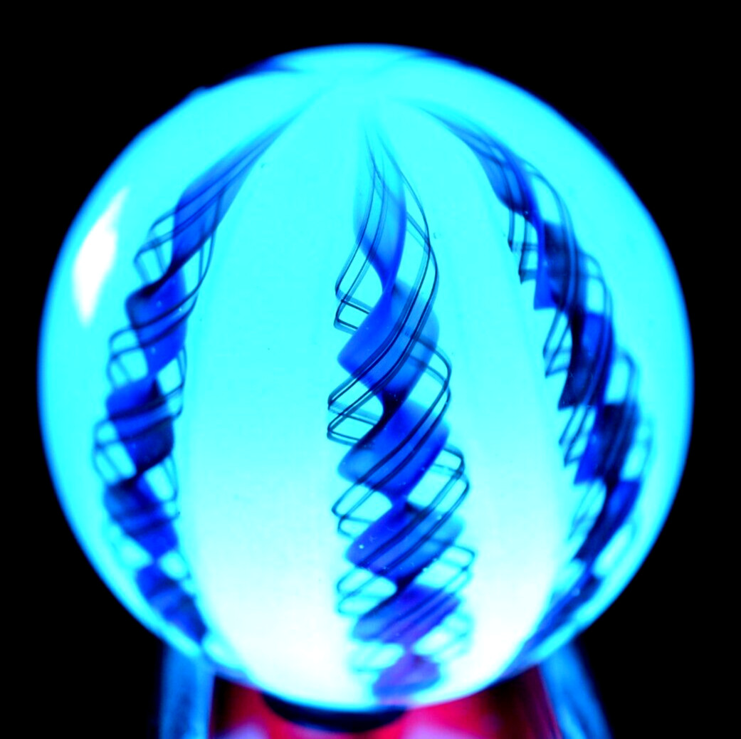 JEREMY DRISKELL GLASS MARBLE/2.620″TURQUOISE BLACKLIGHT PATRIOT 5 CANE FILIGRANA