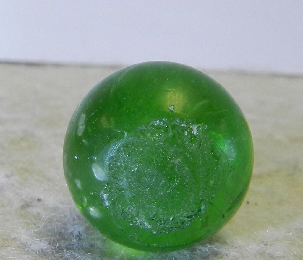 #12913m Vintage German Handmade Green Glass Mica Marble NM+ .59 Inches