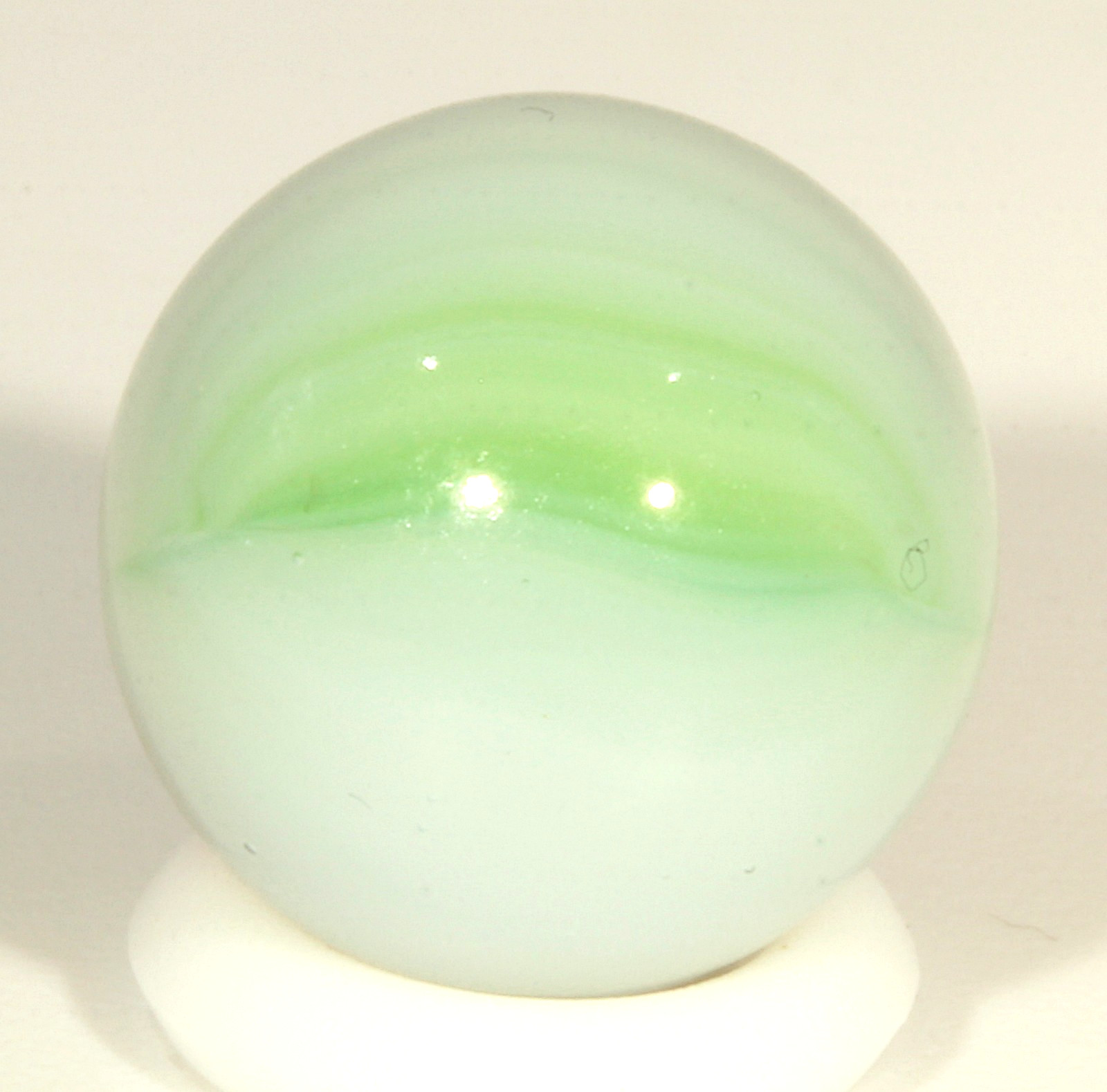 Akro Agate Green, Oxblood Patch Marble 9/16″- Mint