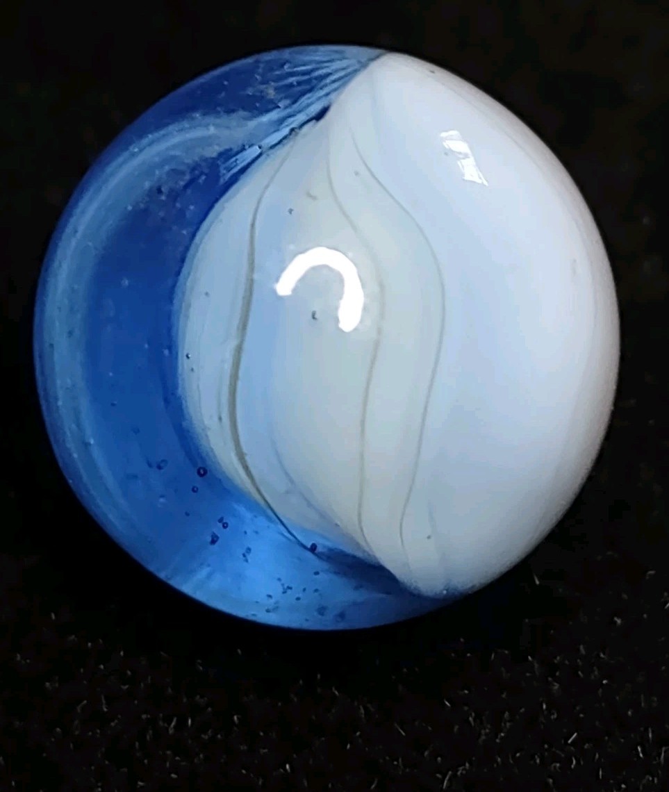 Beautiful Tan & Blue & Red & White Glass Akro / Vitro Patch Vintage Marble .64″