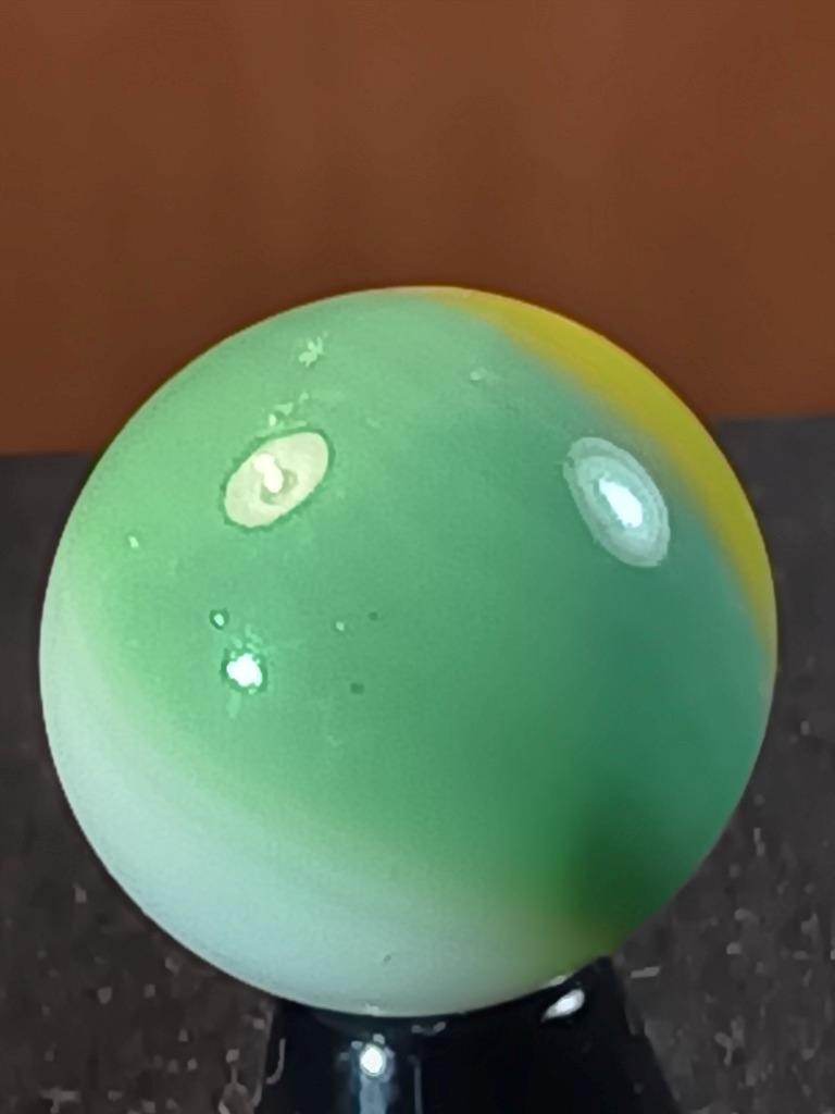 5/8″ Master Green Teal Banana Wispy White Patch Near Mint Serious Marble B190