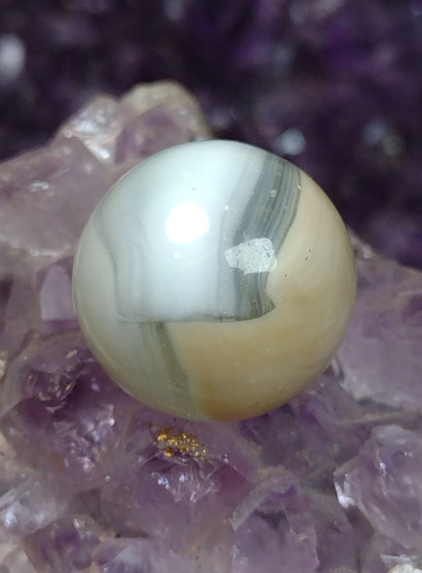 Tan Nude Color Phantom Conqueror Vitro Agate Glass Vintage Marbles .63″ L. Play