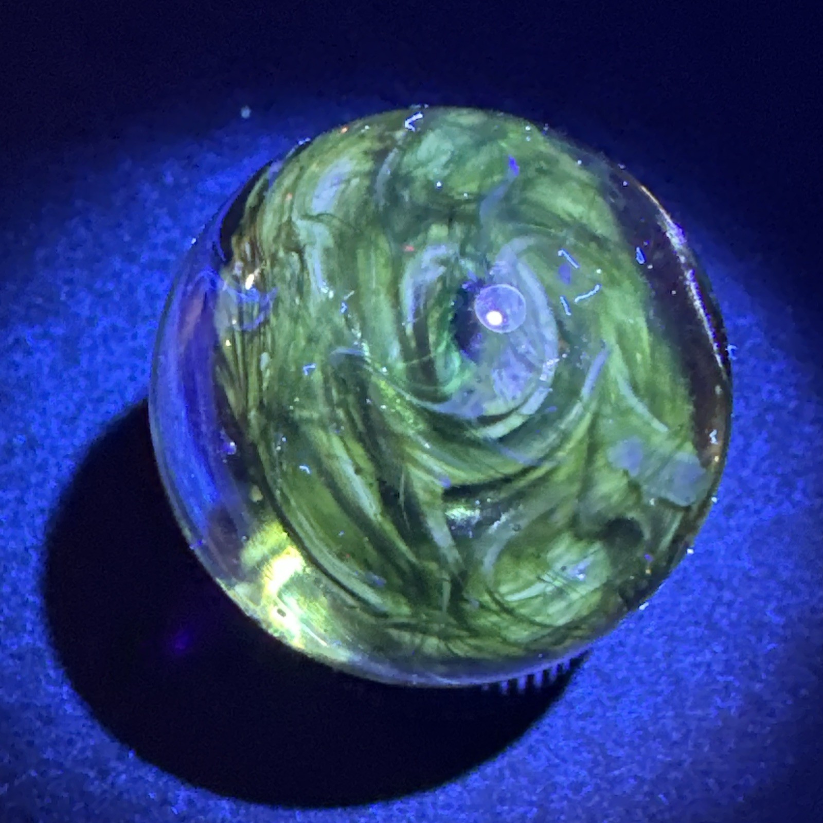 Contemporary Handmade Art Glass Marble 1.02″ Shimmering Green Blue Vortex MIB