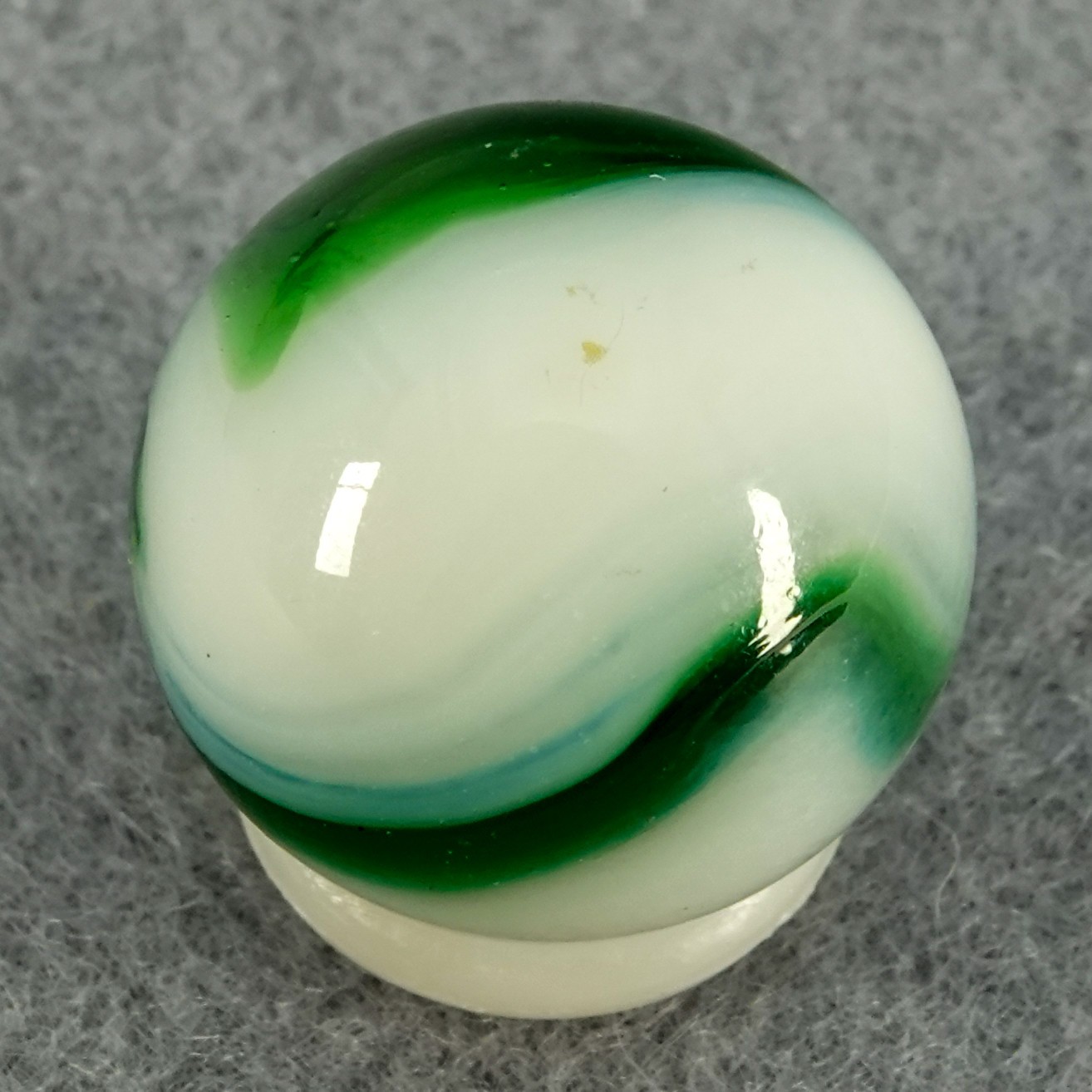 Marbles: PELTIER GLASS COMPANY, National Line Rainbo. 5/8″. Mint (-) (9.0).