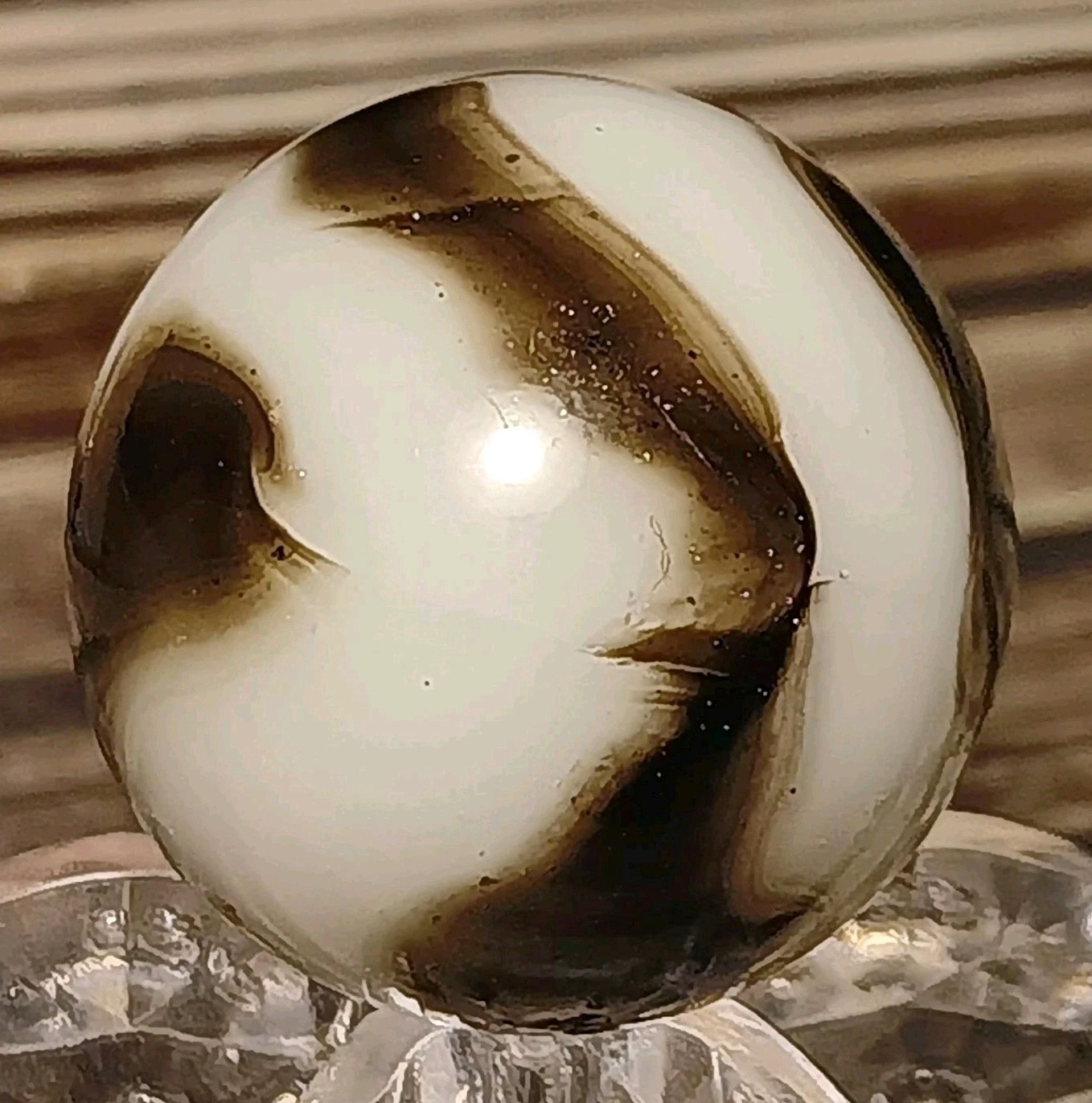 RARE PELTIER NLR ZEBRA MARBLE. W-GREEN AV. .66″ NM(+). UV ACTIVE. HTF