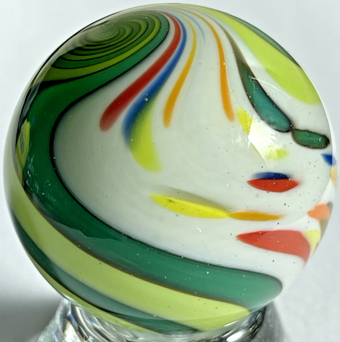 2015 RICK DAVIS MARBLE SIGNED HANDMADE GLASS 1.50″ GREEN APPLE SPRINKLE DELIGHT