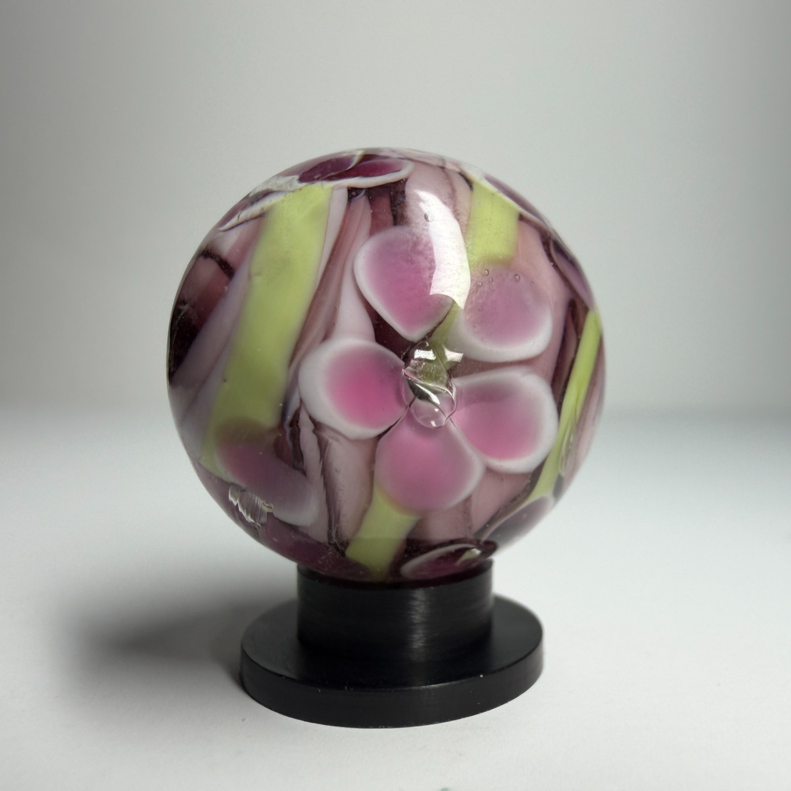 22mm PROTEA Purple Green White Flower Handmade Glass Marble 7/8″ SHOOTER + Stand
