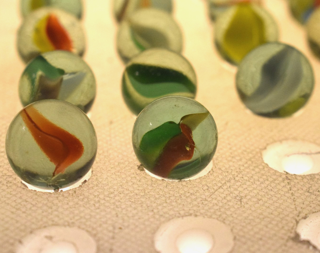 JAPAN CLEAR GREEN MARBLES CATS EYE BANANA 21PC LOT 1960s VINTAGE RED BLUE YELLOW