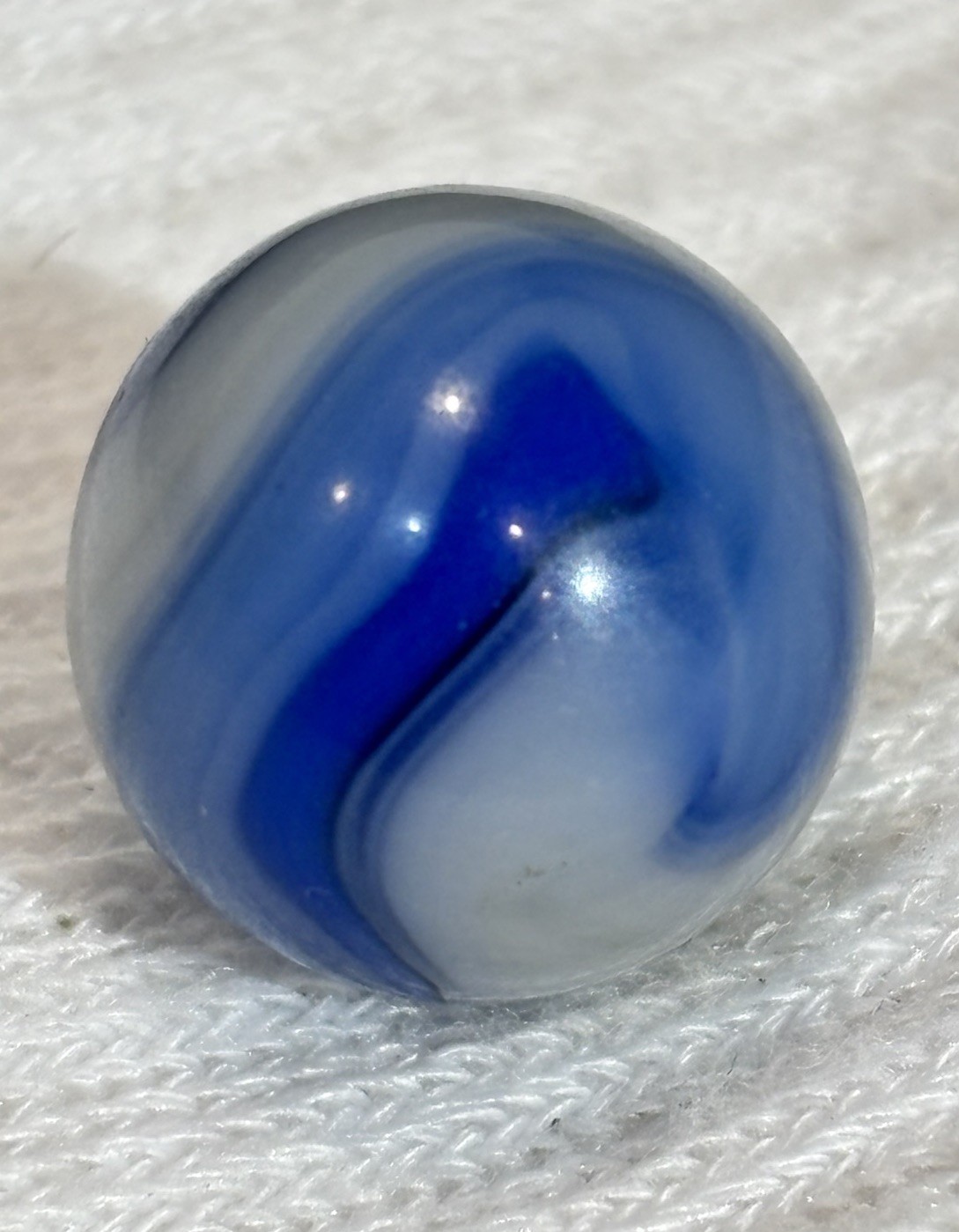 Akro Agate Corkscrew Tri Color Special Marble Light Blue/Blue Creamy White 0.64”