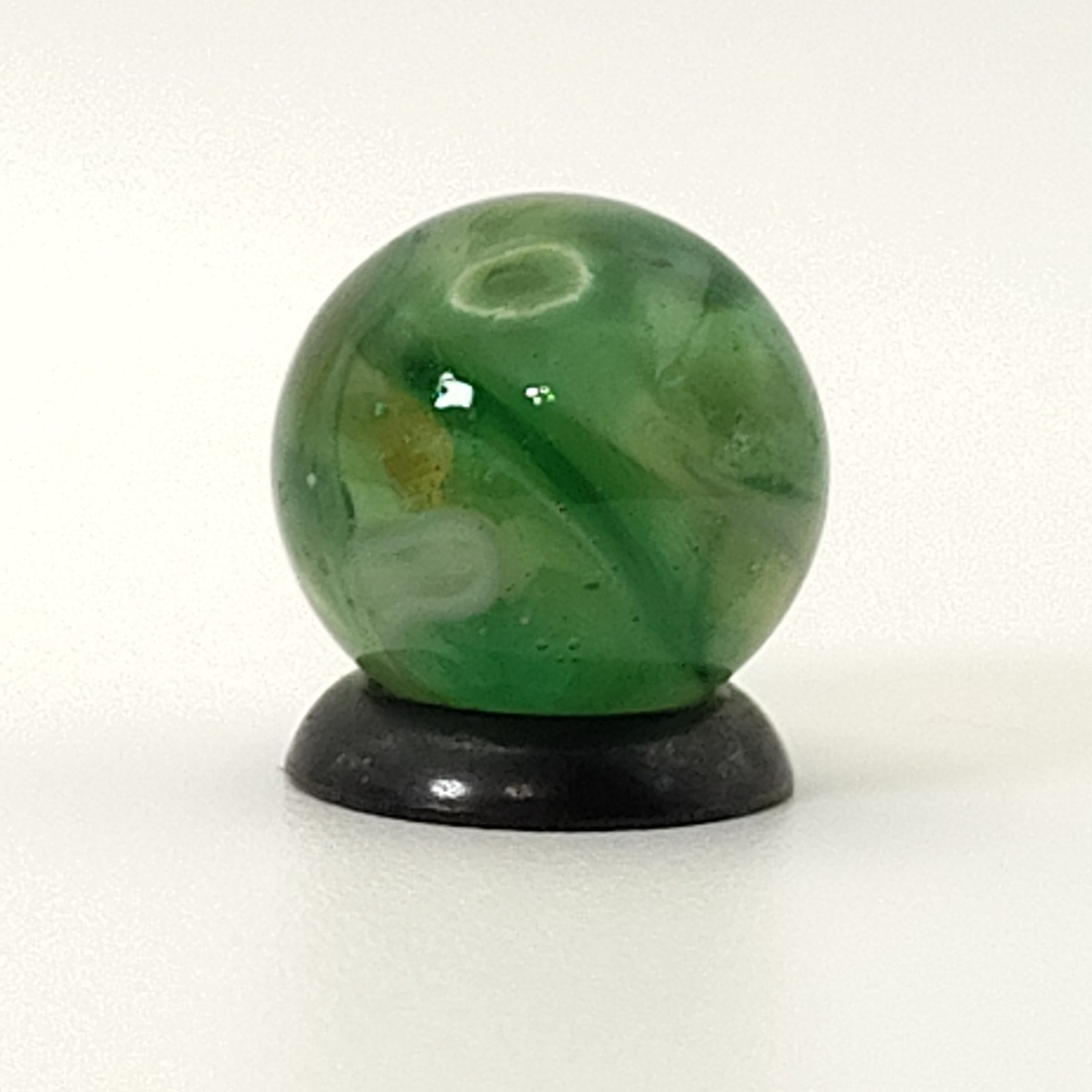 9/16″ Swirl Marble green transparent base w/white & tan ribbons great backlit NM