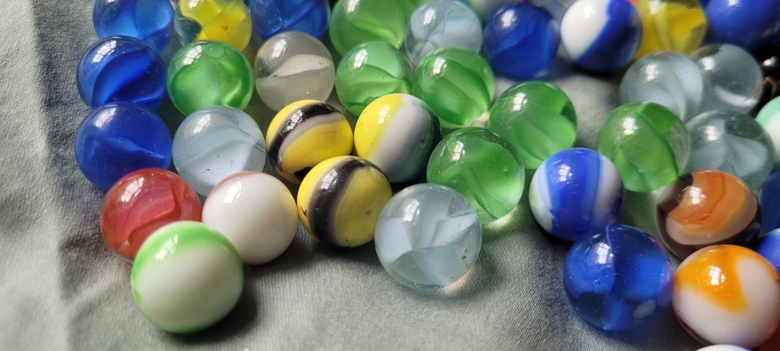 Huge Lot of 250+ Vintage Rare Marbles Mix Many Flourescent (Video)