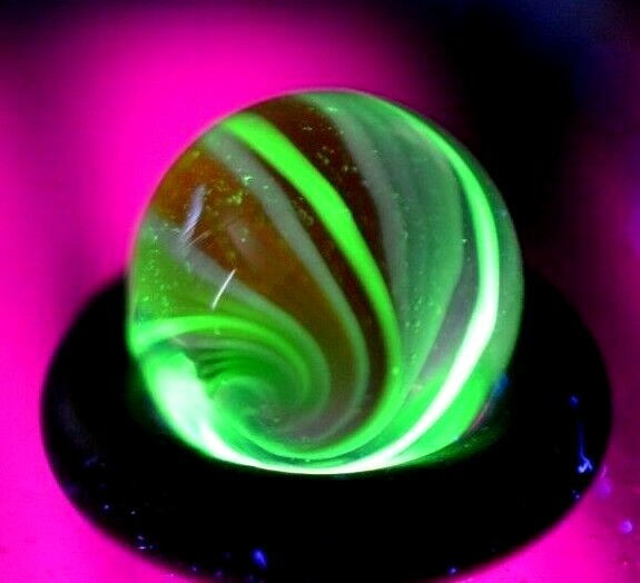 BRYAN TRILLAS GLASS MARBLE/.428″ PEEWEE-TRANS. RAINBOW CORKSCREW BLACKLIGHT-FAST