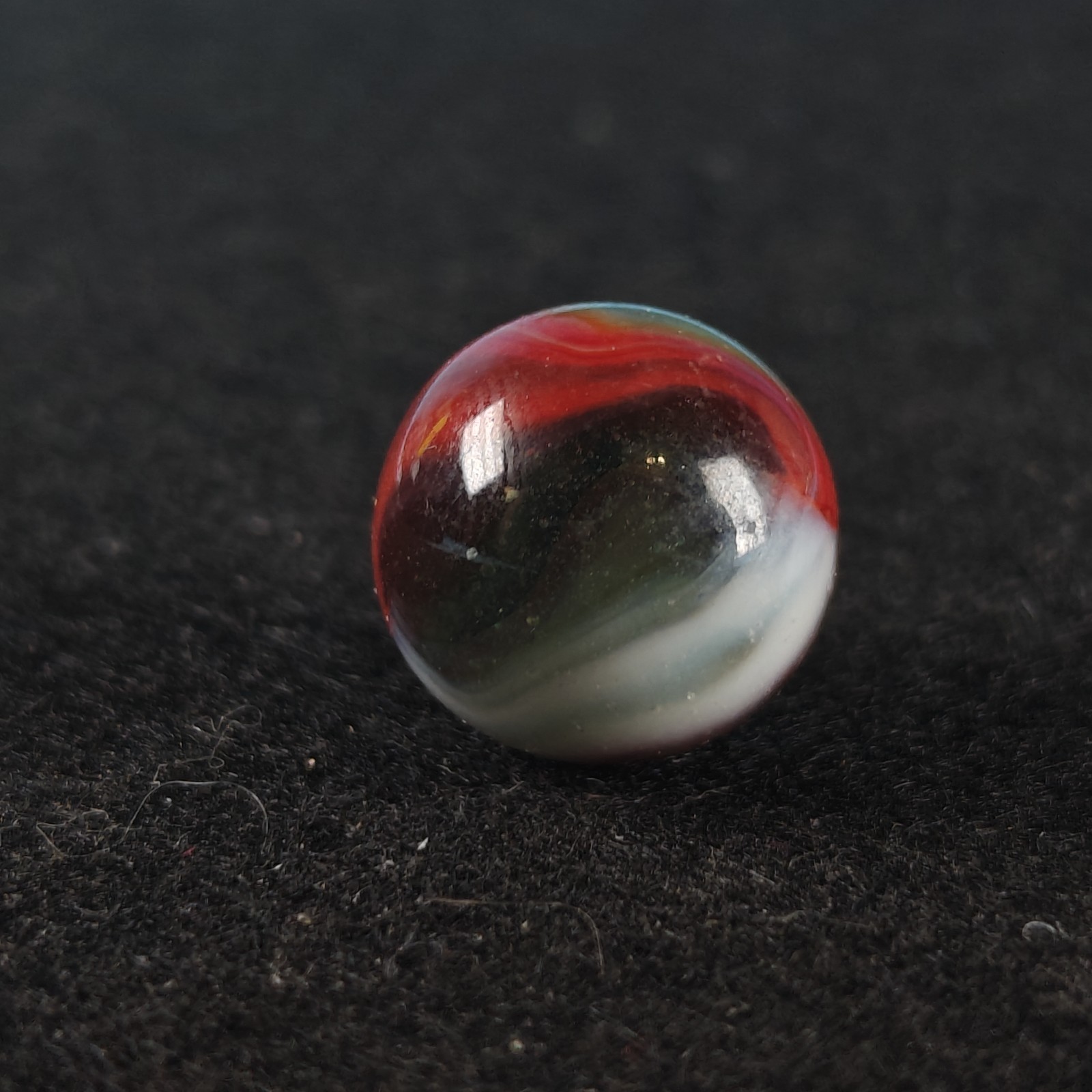 Vintage Marble – Peltier Red White Blue 5/8″ UV Reactive