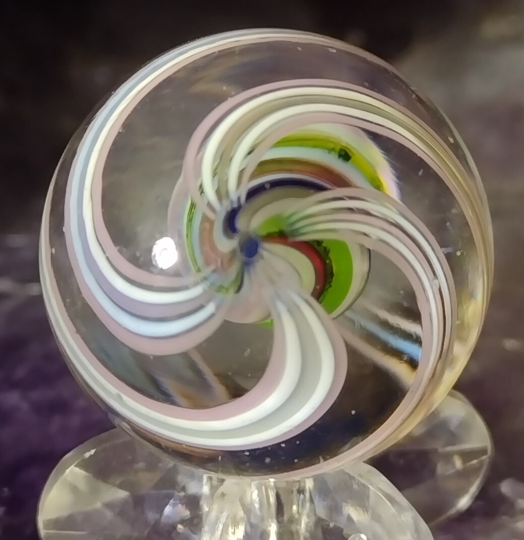 .89″ JODY FINE – BEAUTIFUL ART MARBLES -DIVIDED CORE W/ AV. NM+ LOOK