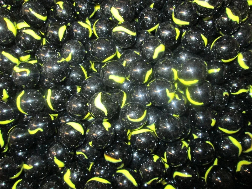 MARBLES 1 POUND OF 5/8″ BLACK & YELLOW PATCH MARBLE KING MARBLES