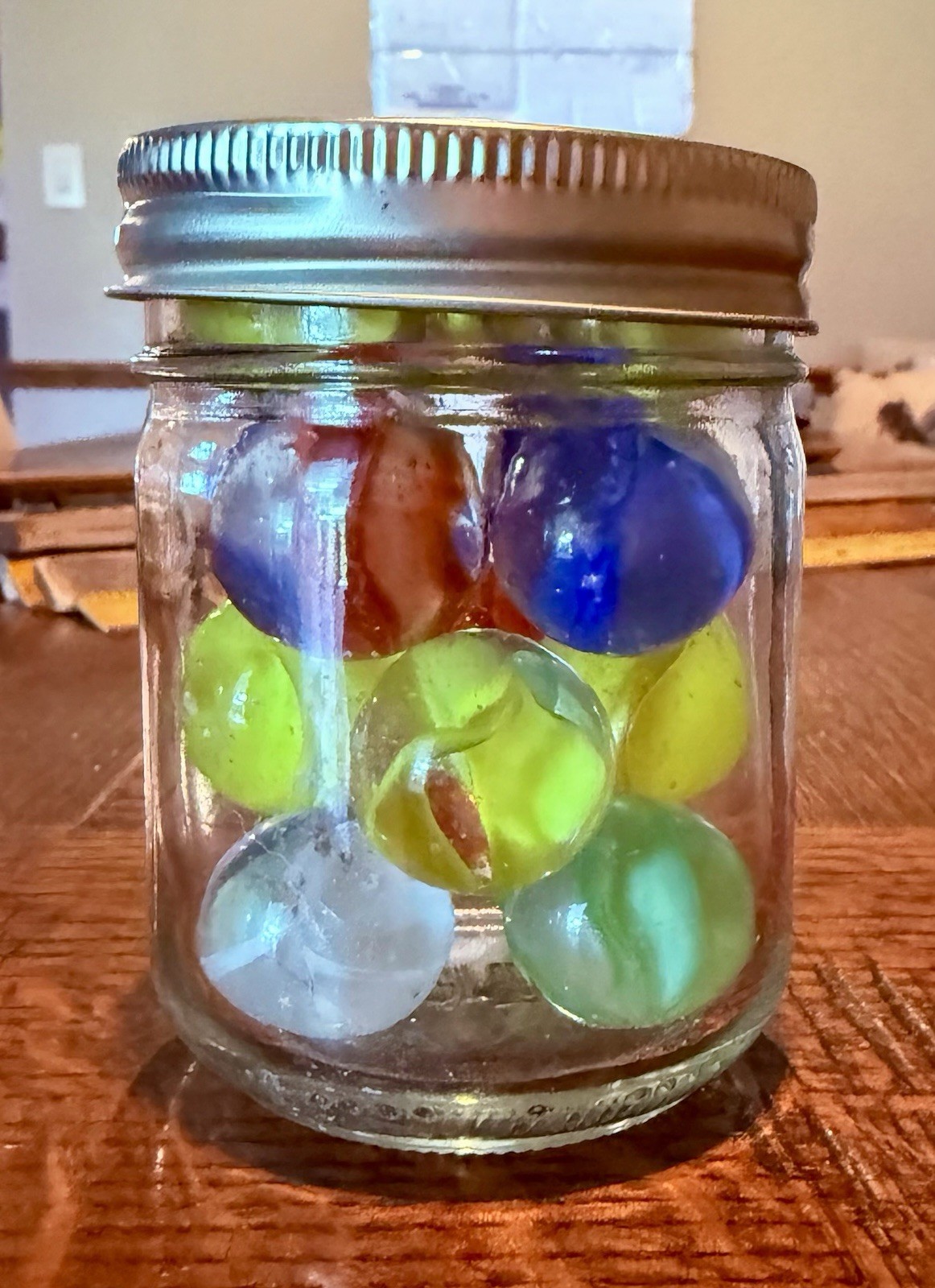 Lot of 15 Vintage Shooter Marbles – 4 Different Colors – w/ Berlin Jar & Lid