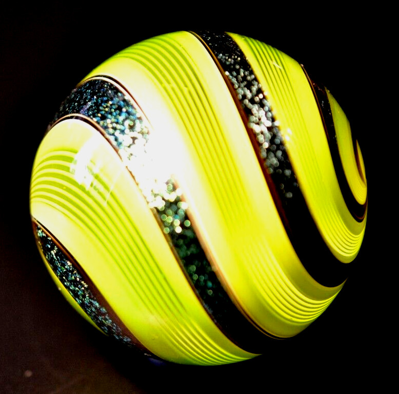 HOT HOUSE GLASS MARBLE/1.815″-LIME BANDED FINE LINER #66-GRASS GREEN DICHROIC
