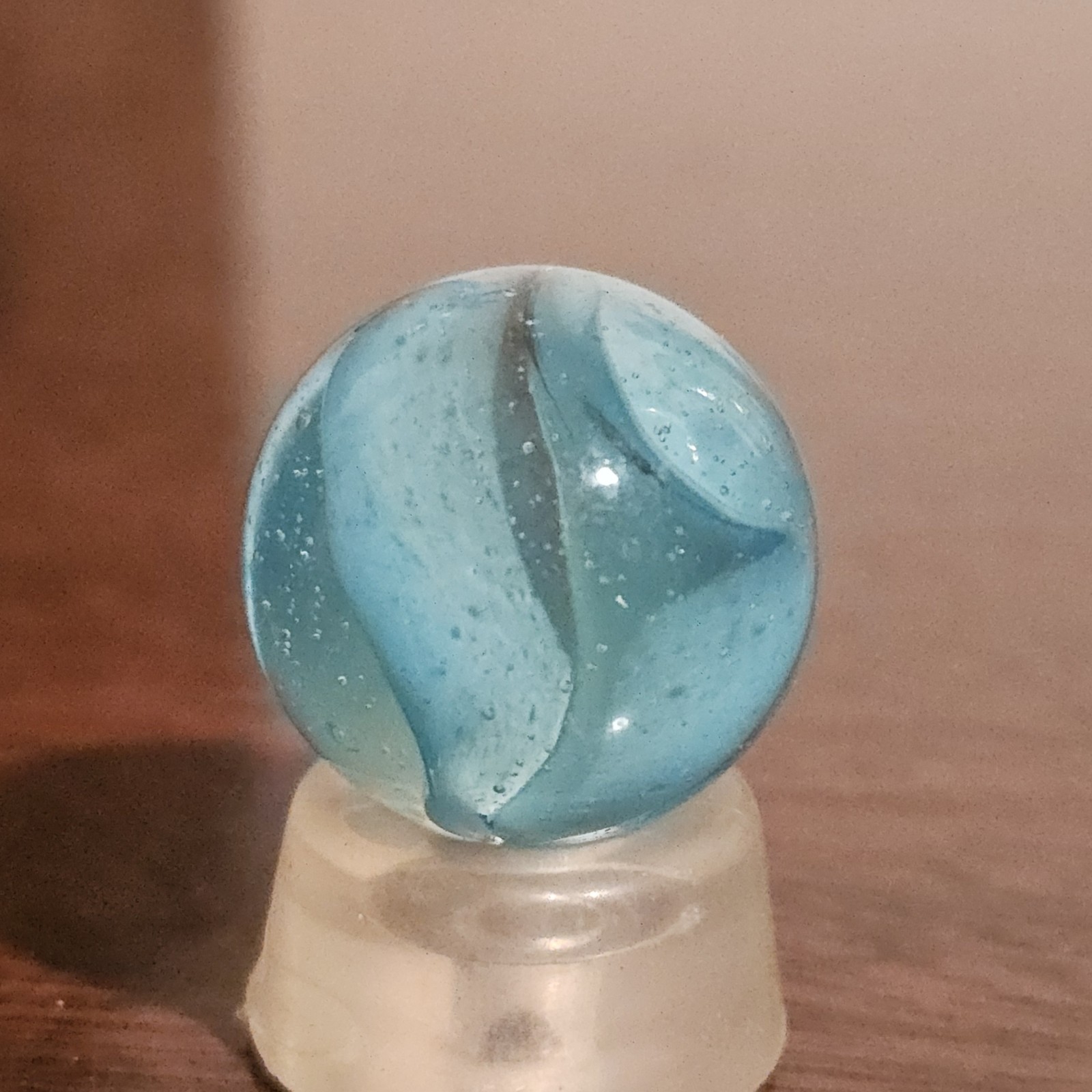 Vintage CE Bogard Blue 4-Lobe Floppy Cats Eye .937 Shooter Marble w Inclusion