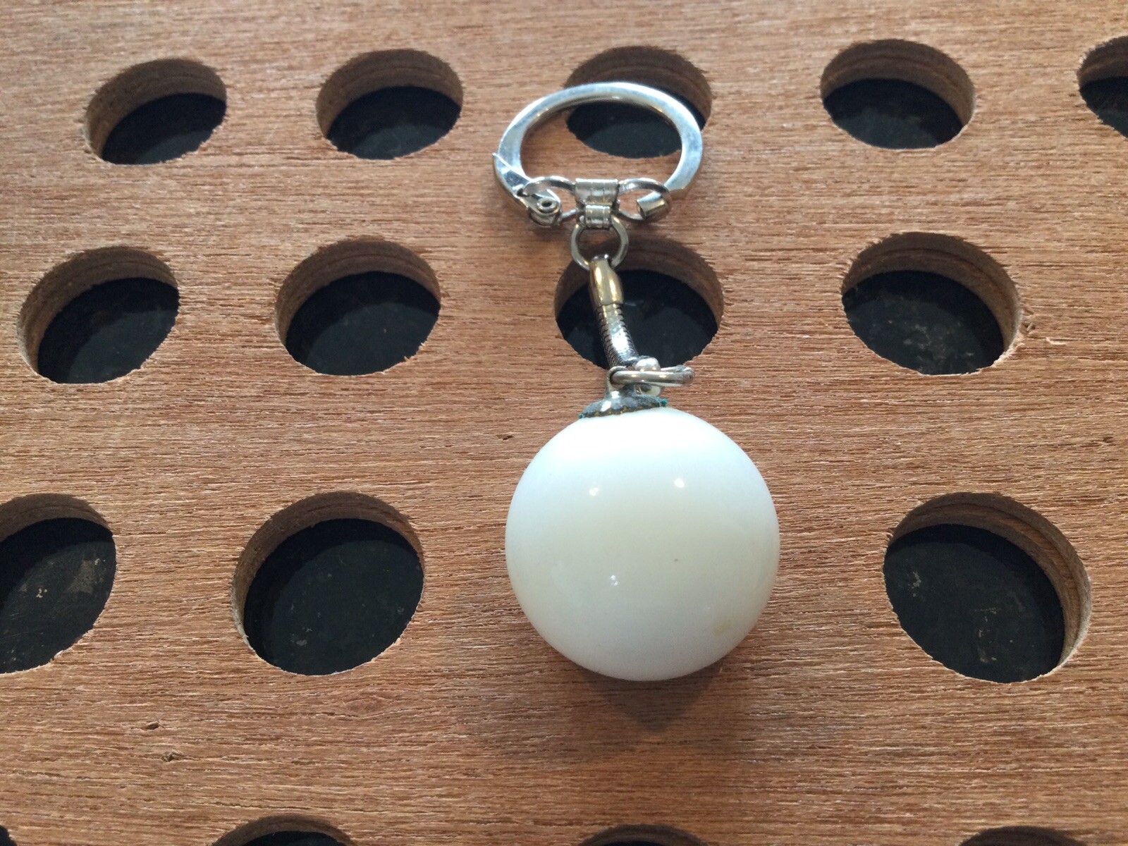Vintage | Diamond | Red Diamond on White Marble Keychain