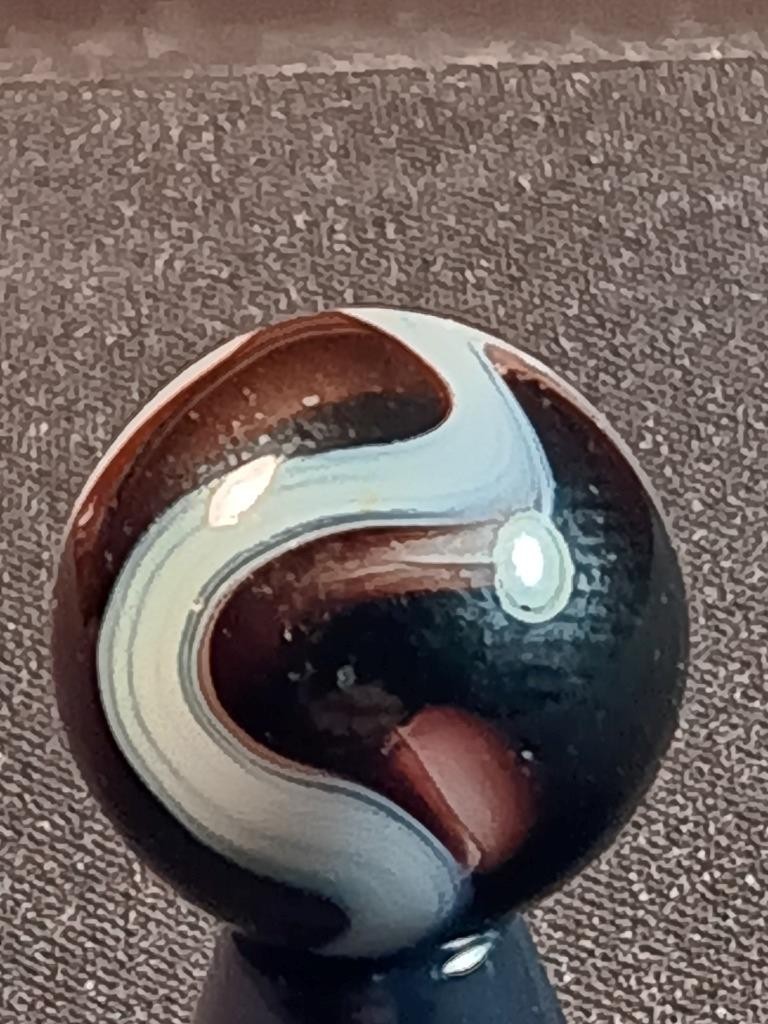 5/8″ Akro Agate CAC Dark Chocolate Swirl Slag Wispy White NM Serious Marble A724