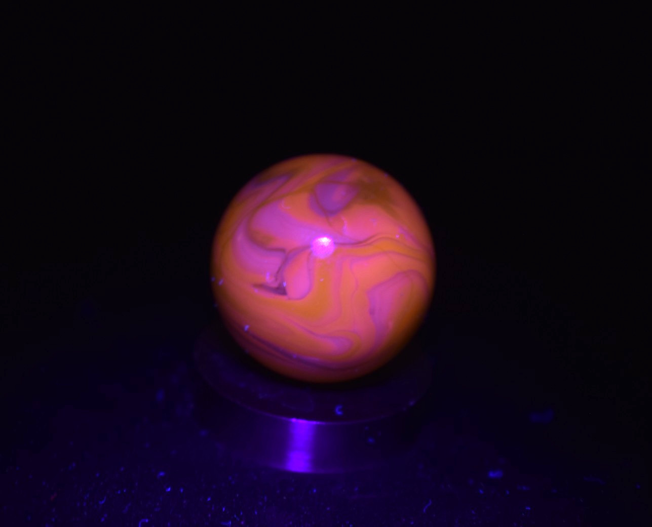 👽➖⏩HTF JABO Classic UV 👽 reactive Electric⚡💡⚡Yellow marble boulder size .937″