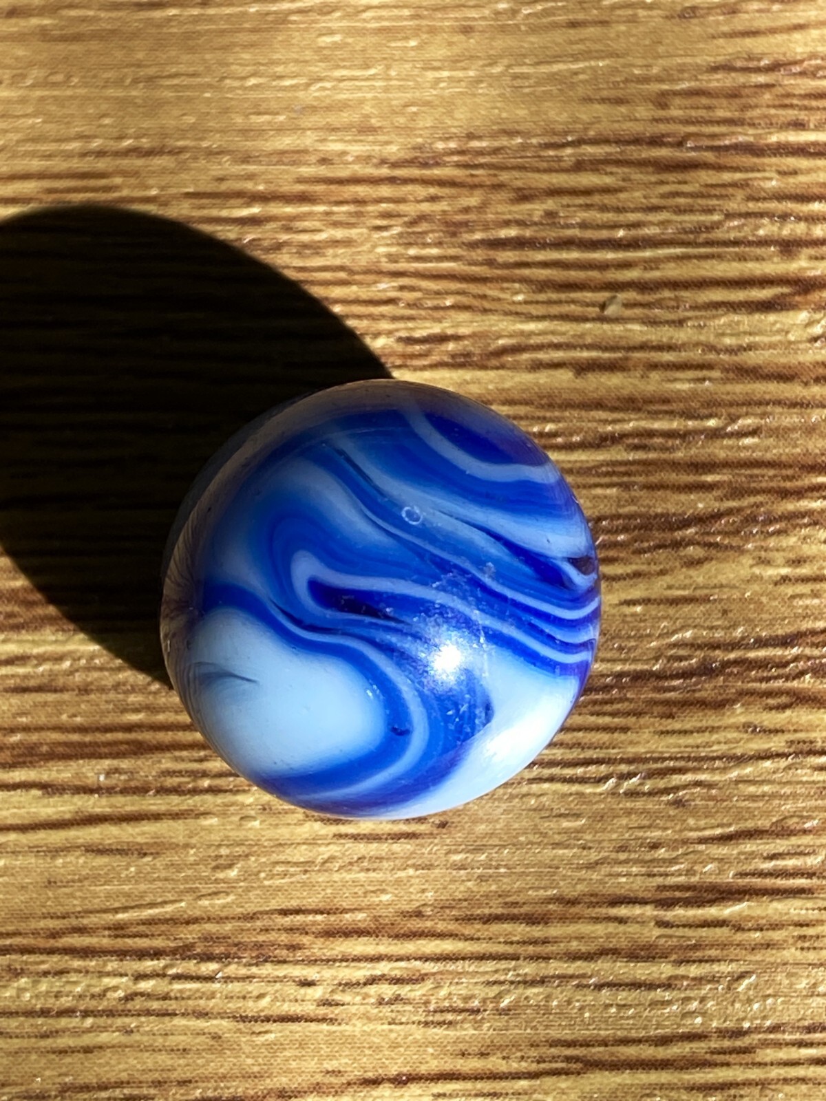 STUNNING ALLEY AGATE CALLIGRAPHY COBALT BLUE SWIRL SOLID BASE .63″ NM+/- MDD171