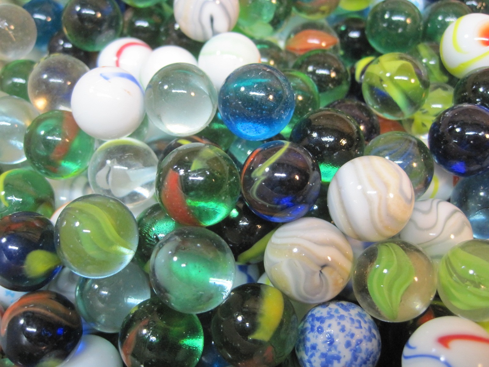 One Gallon Glass Jar Full of 5/8″ & 1″ Glass Marbles B8723