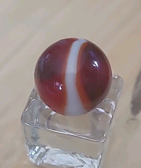 18 mm Marble Translusent Red, w/ White & Orange Swirls, NM/-M