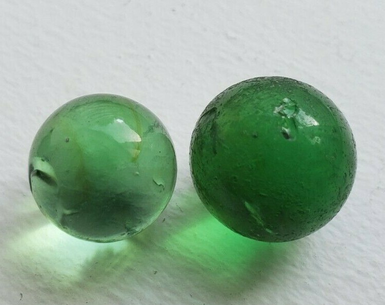MINT 10 VINTAGE BEAUTIFUL GREEN CLEARIE MARBLES FROM 1970S & 1980S