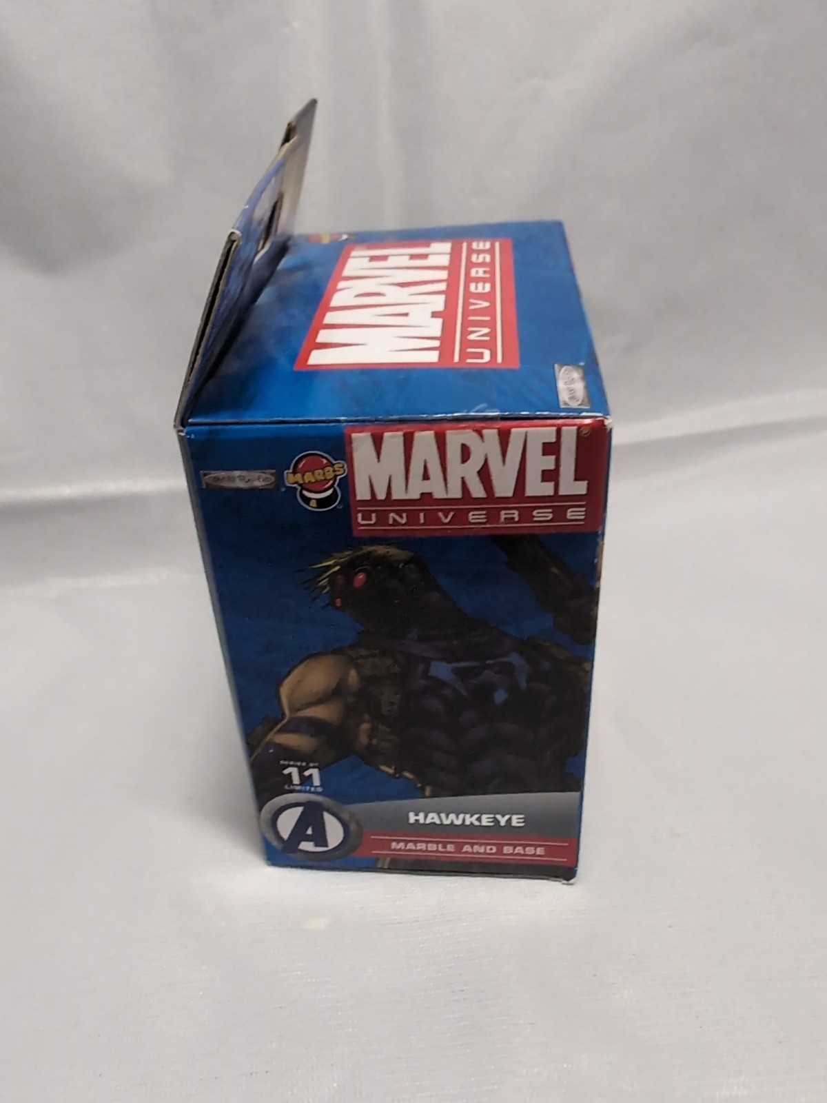 Marvel Universe Marbs Hawkeye Marble and Base BRAND NEW – Series 1(11)