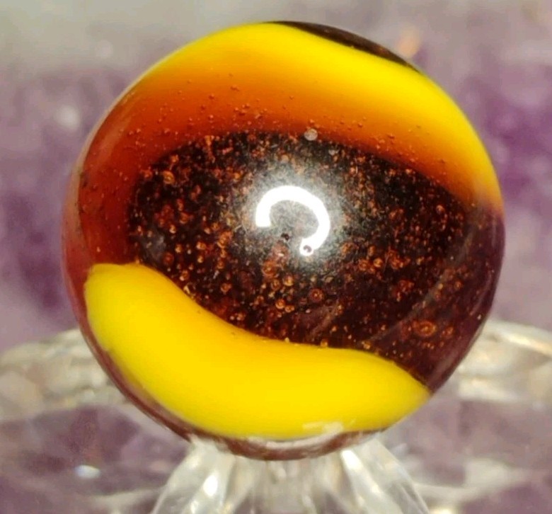 .63″ AKRO MARBLES CORKSCREW “YELLOW ON ROOT BEER BASE” RARE COLLECTOR TOY MINT-
