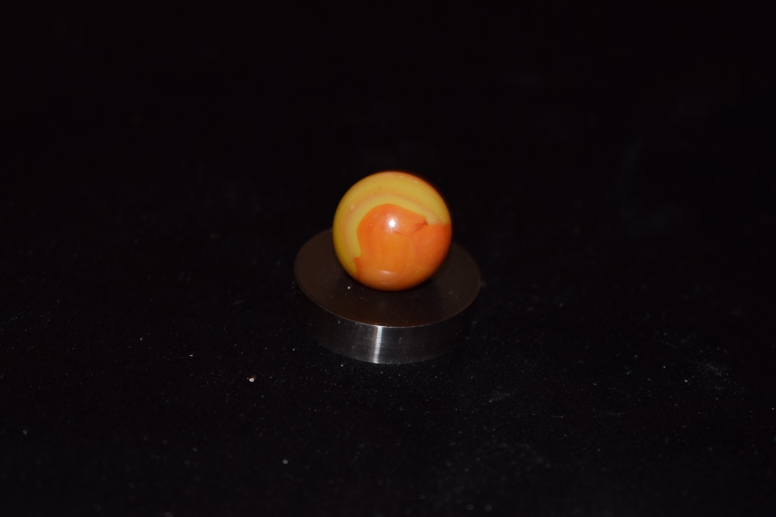 👽➖⏩Vintage KOKOMO Lipstick 💄 Patches Custard Base Glass Marble Size .640″ M