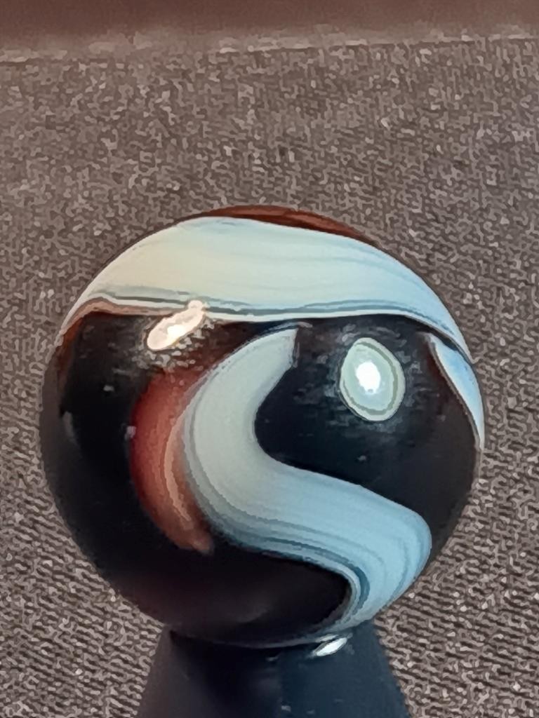 5/8″ Akro Agate CAC Dark Chocolate Swirl Slag Wispy White NM Serious Marble A724