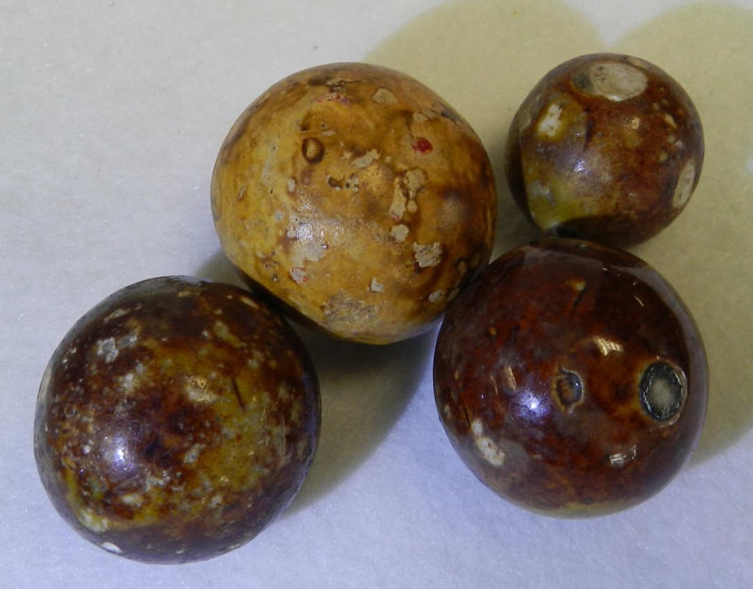 #20675m Vintage Group of 4 Larger Clay or Bennington Marbles .95 to 1.30 In